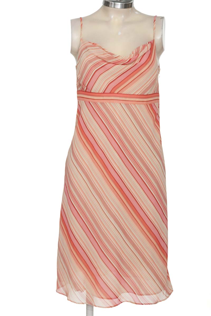 Vestido / Enterizo color Rosado - Loft