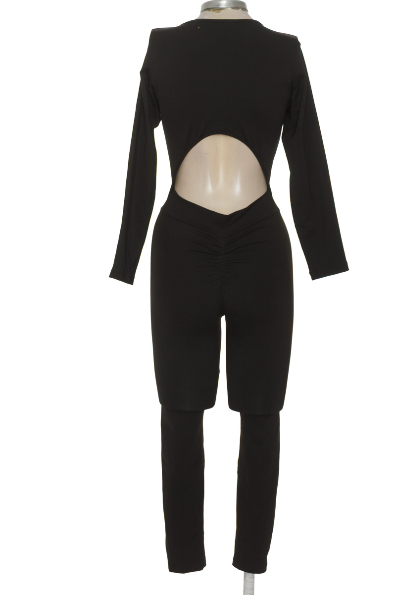 Ropa Deportiva / Salida de Baño color Negro - Closeando
