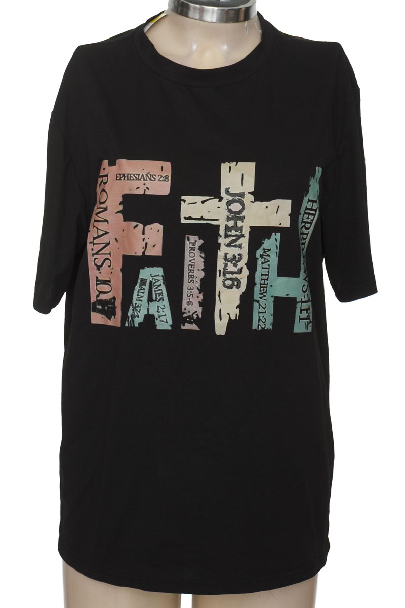 Top / Camiseta color Negro - Closeando