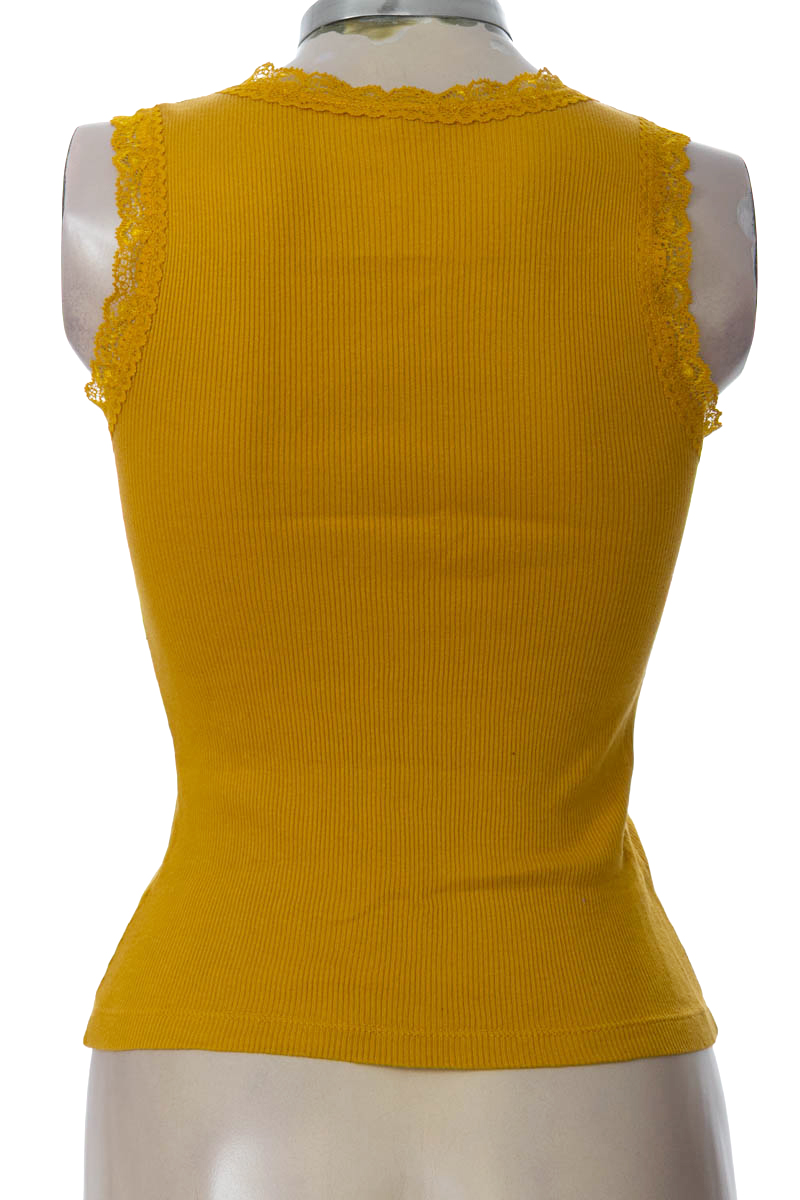Top / Camiseta color Amarillo - Arkitect