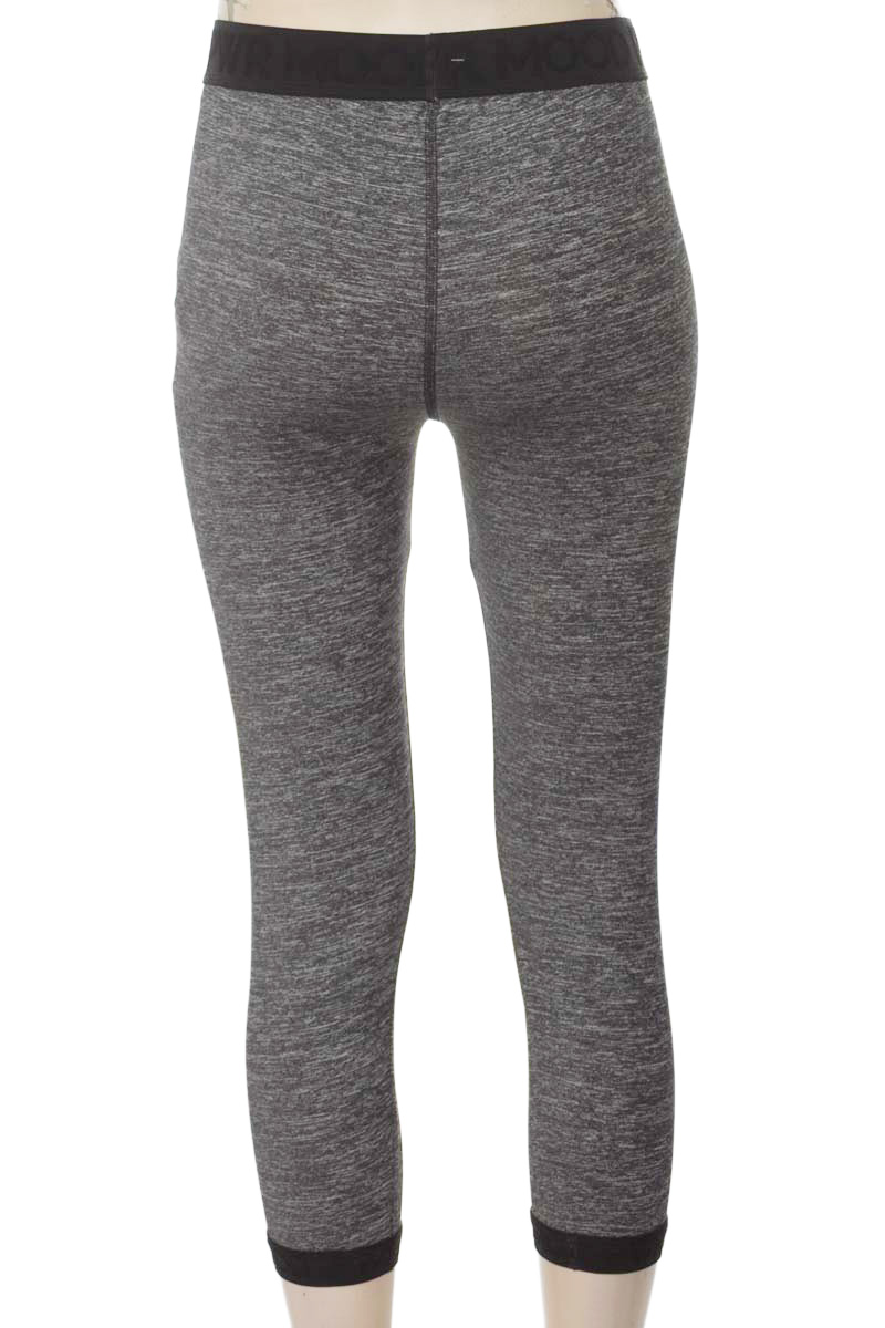 Ropa Deportiva / Salida de Baño color Gris - Gef
