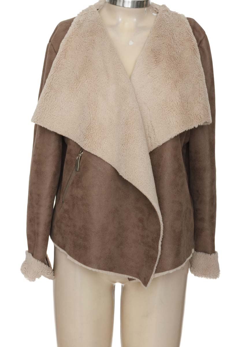 Chaqueta / Abrigo color Beige - Basement