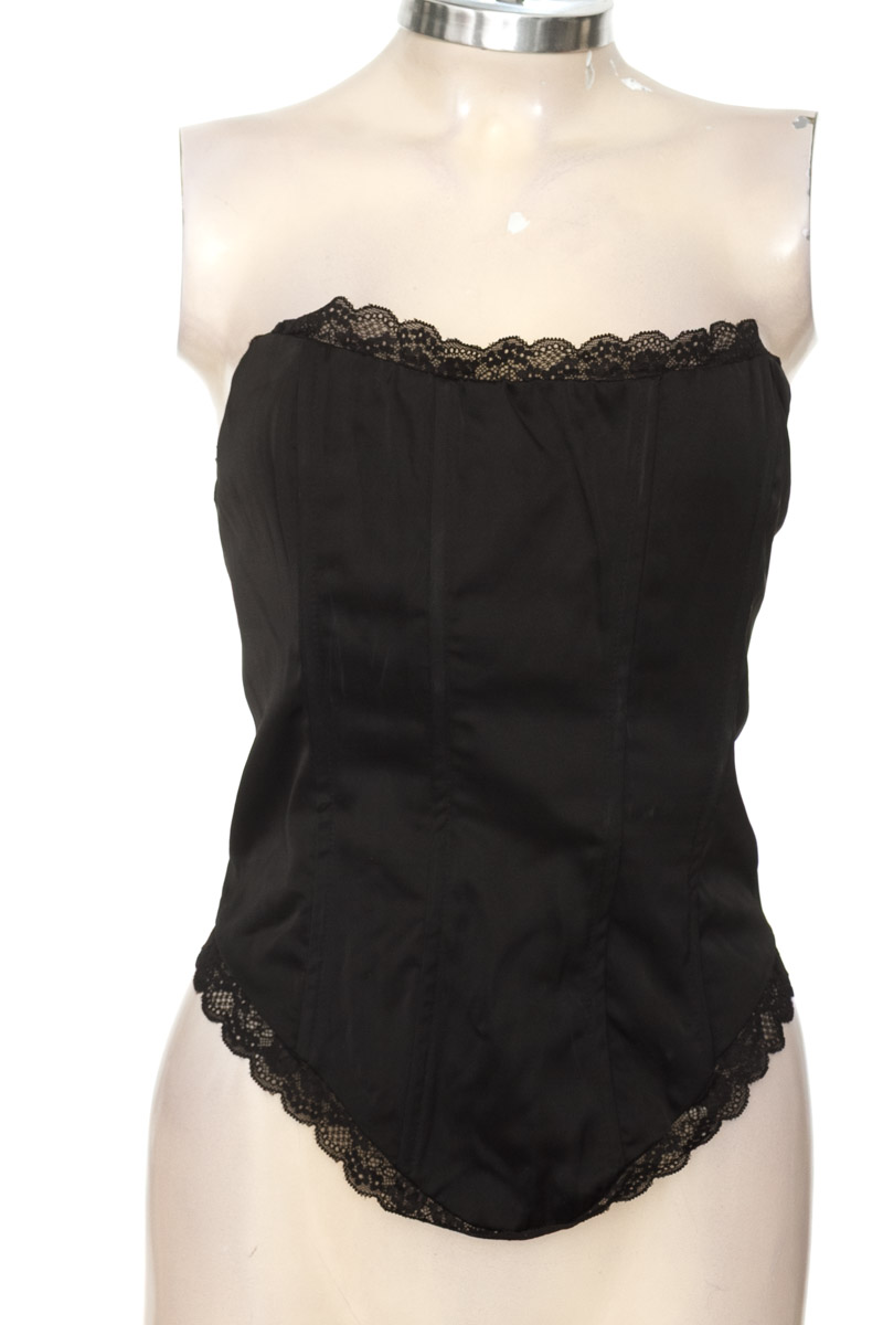 Top / Camiseta color Negro - MISSGUIDED