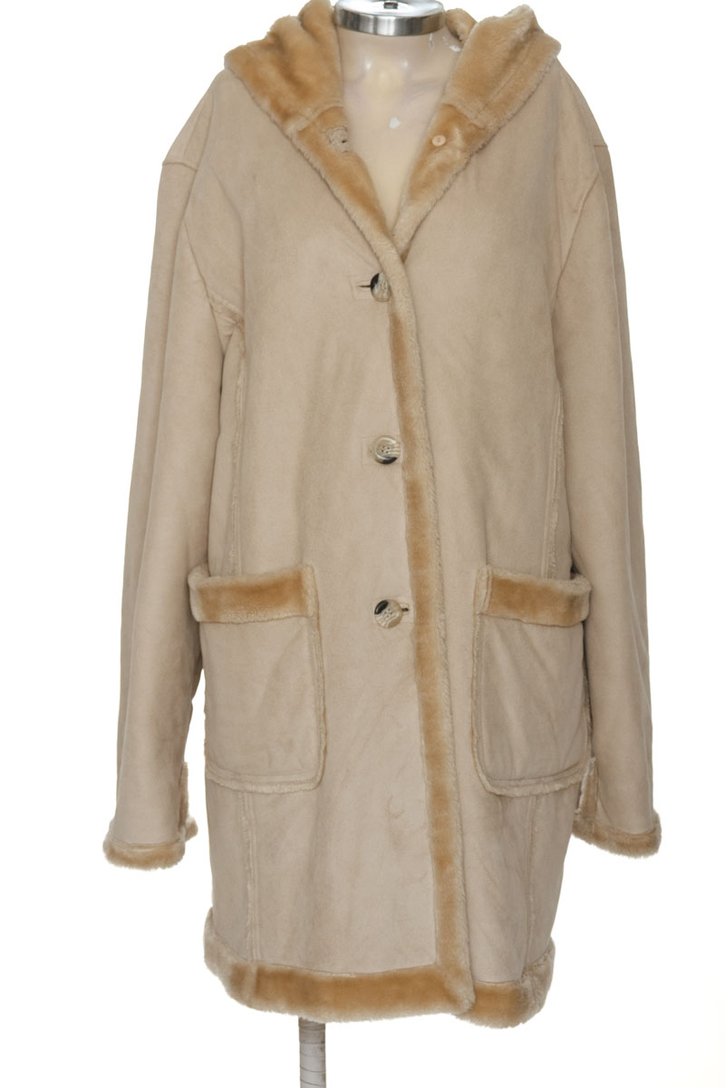 Chaqueta / Abrigo color Beige - Closeando