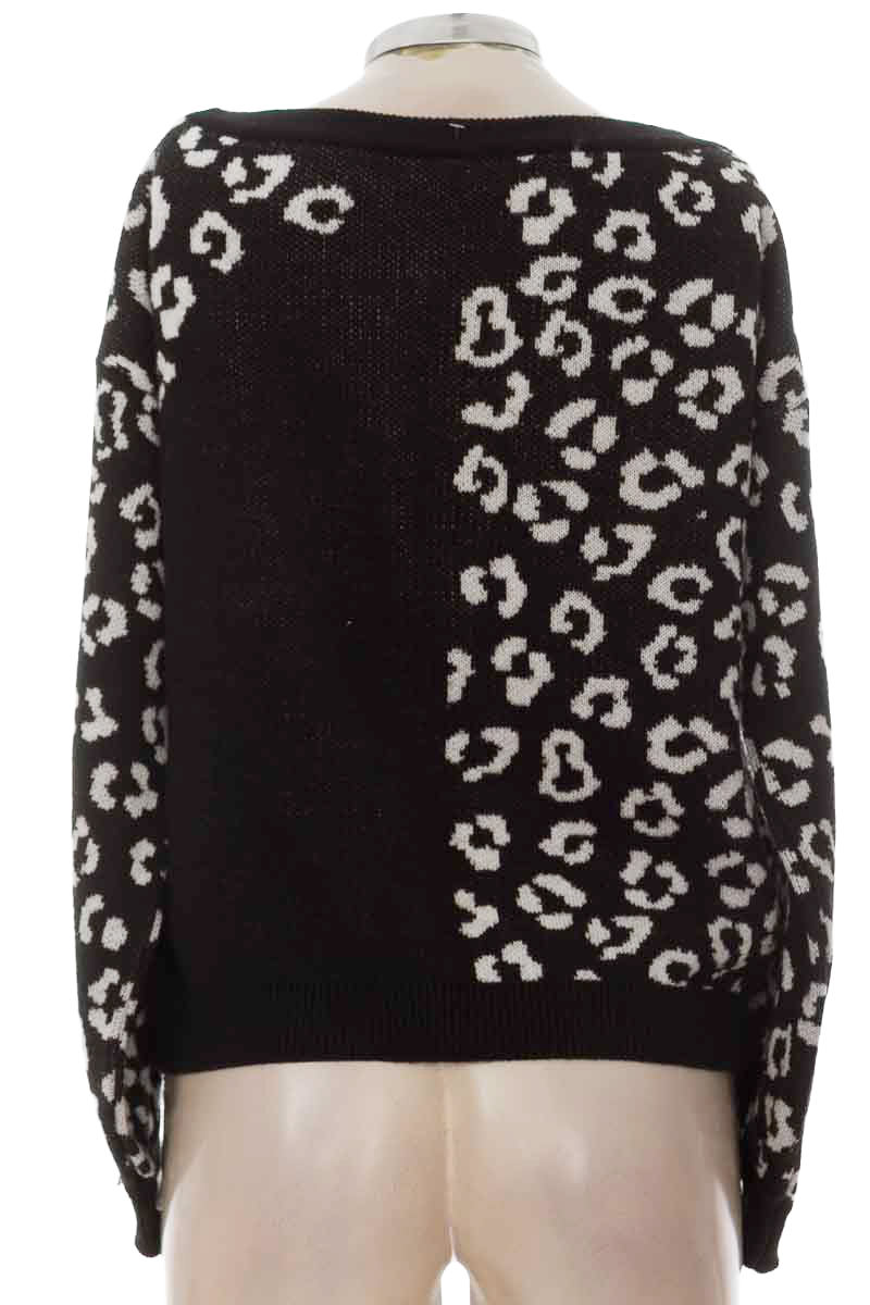 Sweater color Negro - Closeando