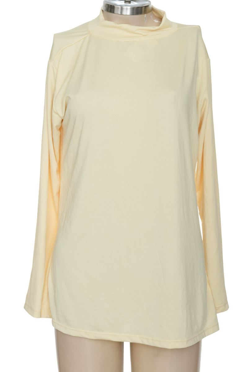 Top / Camiseta color Amarillo - LUXURY F