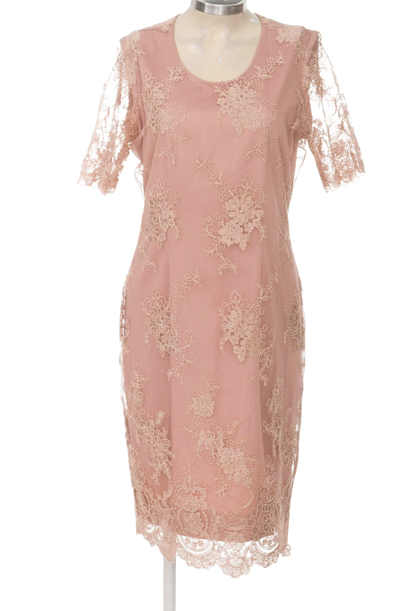 Vestido / Enterizo color Beige - Closeando