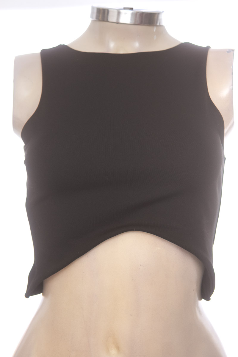 Top / Camiseta color Negro - Closeando