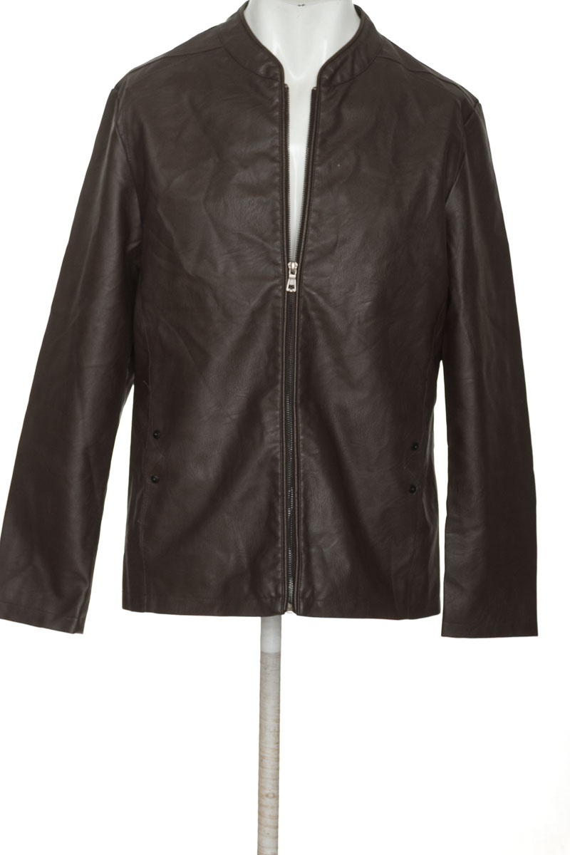 Chaqueta color Café - Closeando
