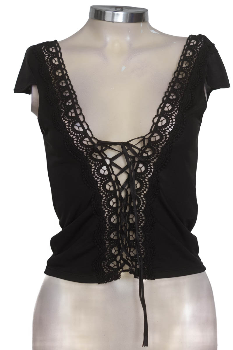 Top / Camiseta color Negro - Pacífika