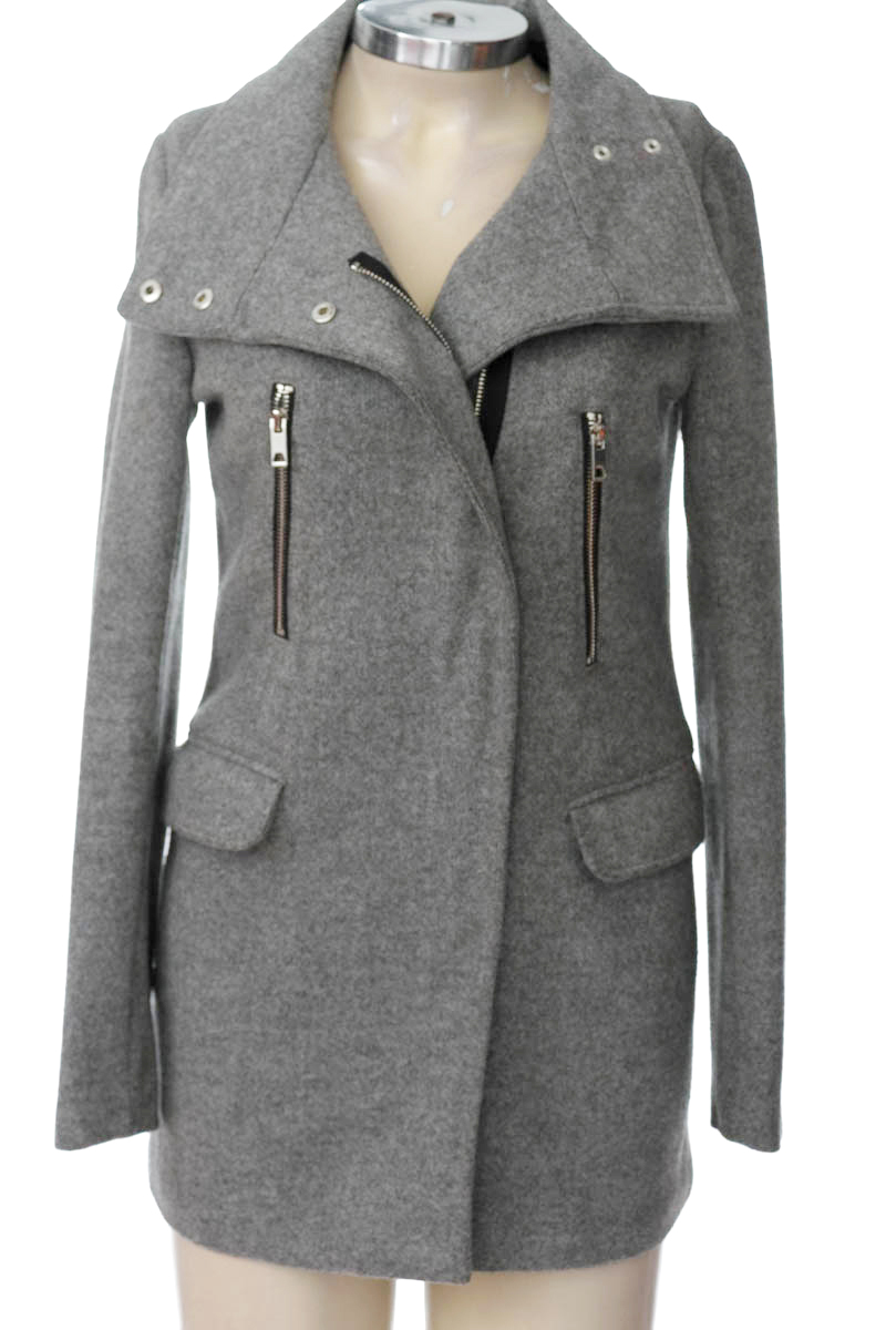 Chaqueta / Abrigo color Gris - Bershka