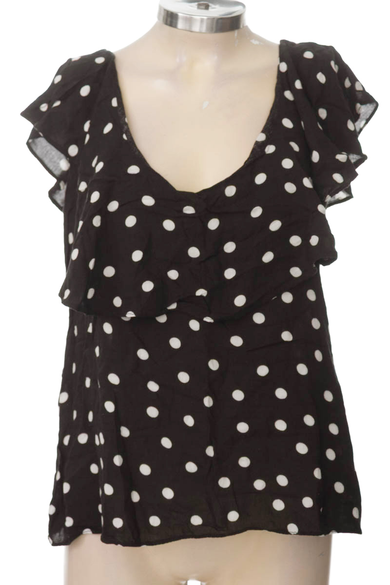 Top / Camiseta color Negro - Closeando