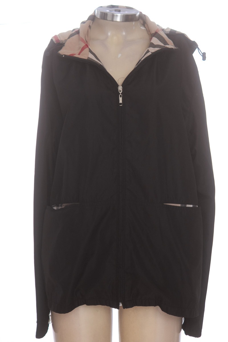 Chaqueta / Abrigo color Negro - Closeando