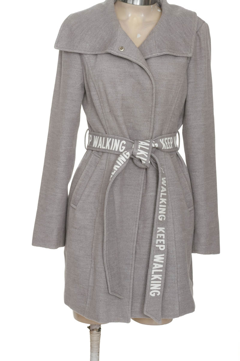Chaqueta / Abrigo color Gris - Studio F