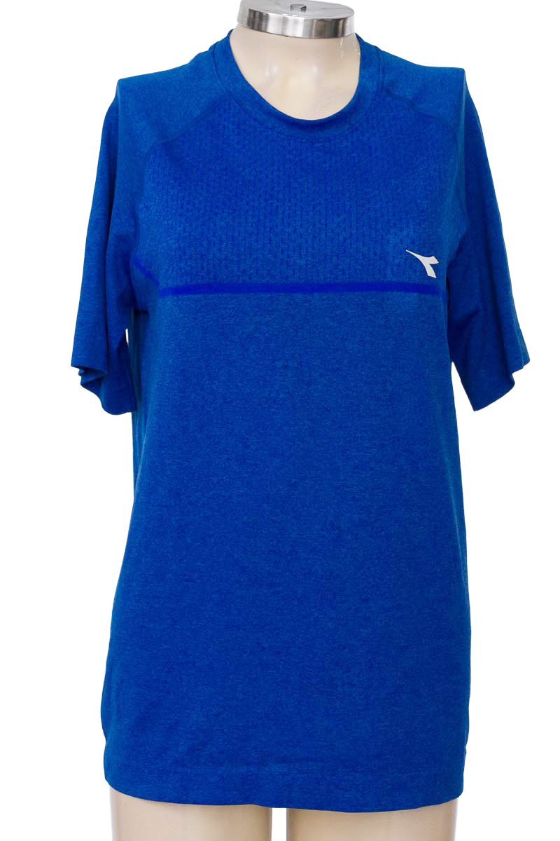 Ropa Deportiva / Salida de Baño color Azul - Diadora