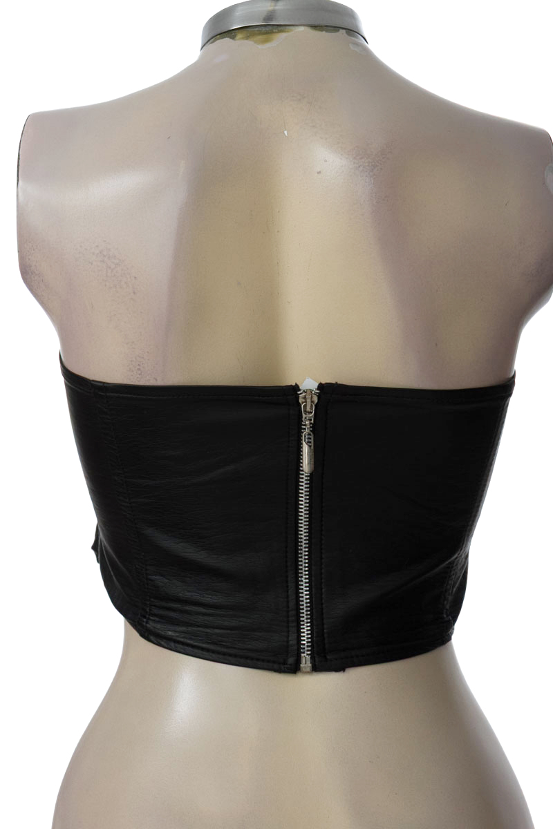 Top / Camiseta color Negro - Closeando