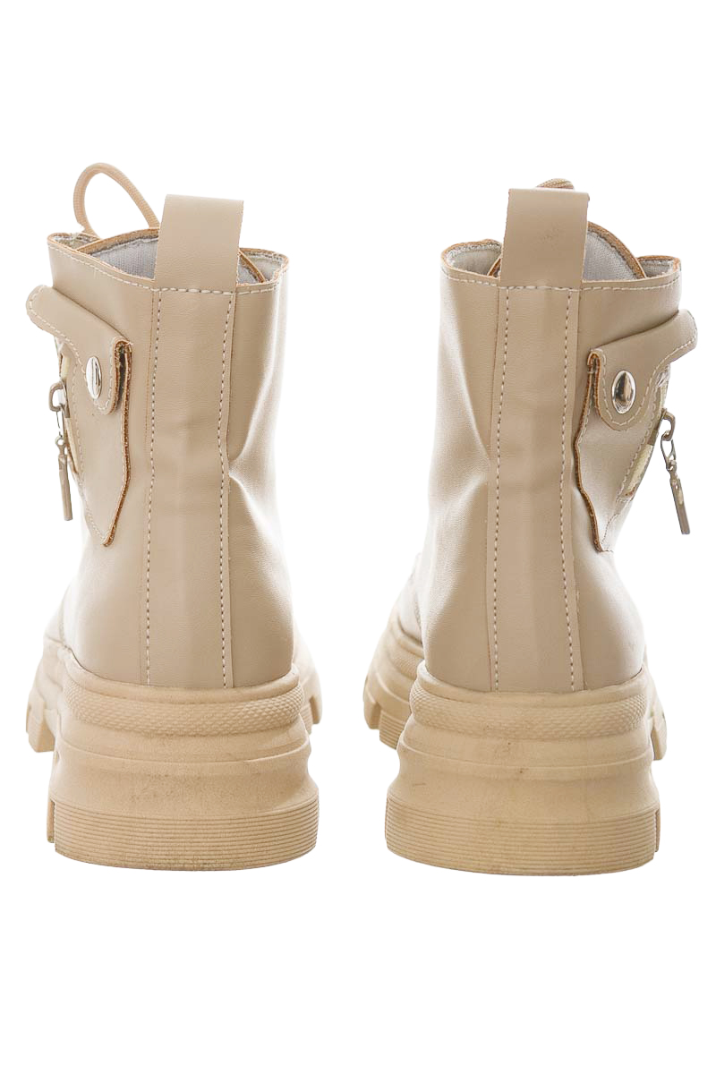 Zapatos color Beige - Closeando