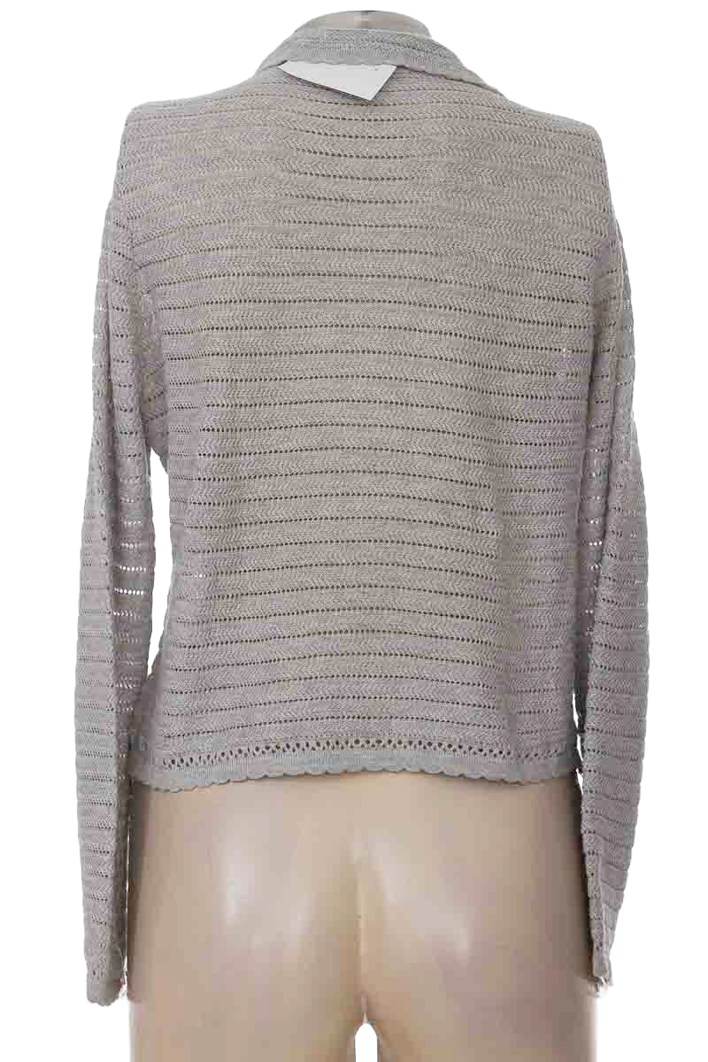 Sweater color Gris - Closeando