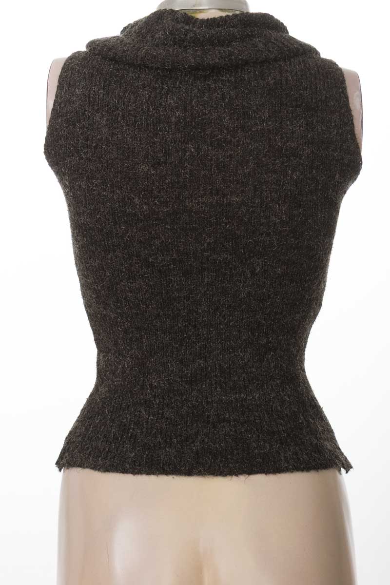 Sweater color Negro - Closeando