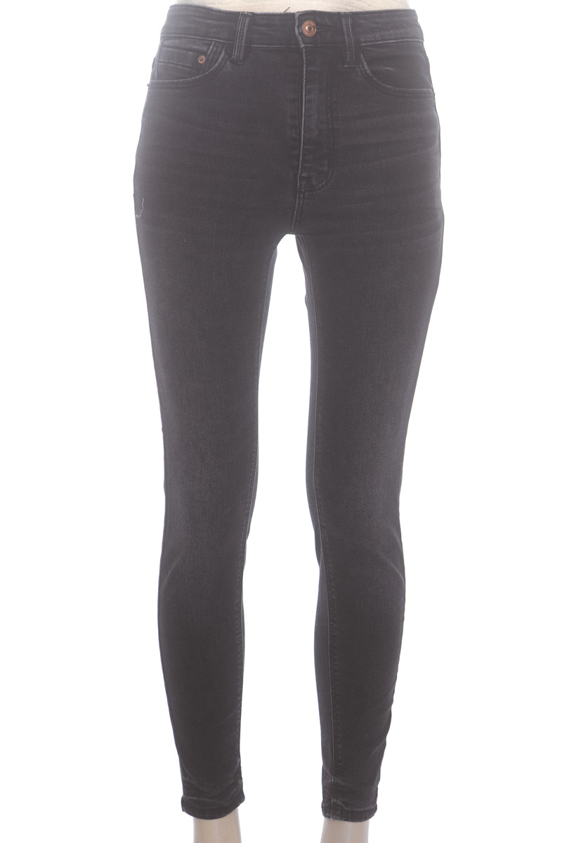 Pantalones color Negro - Stradivarius