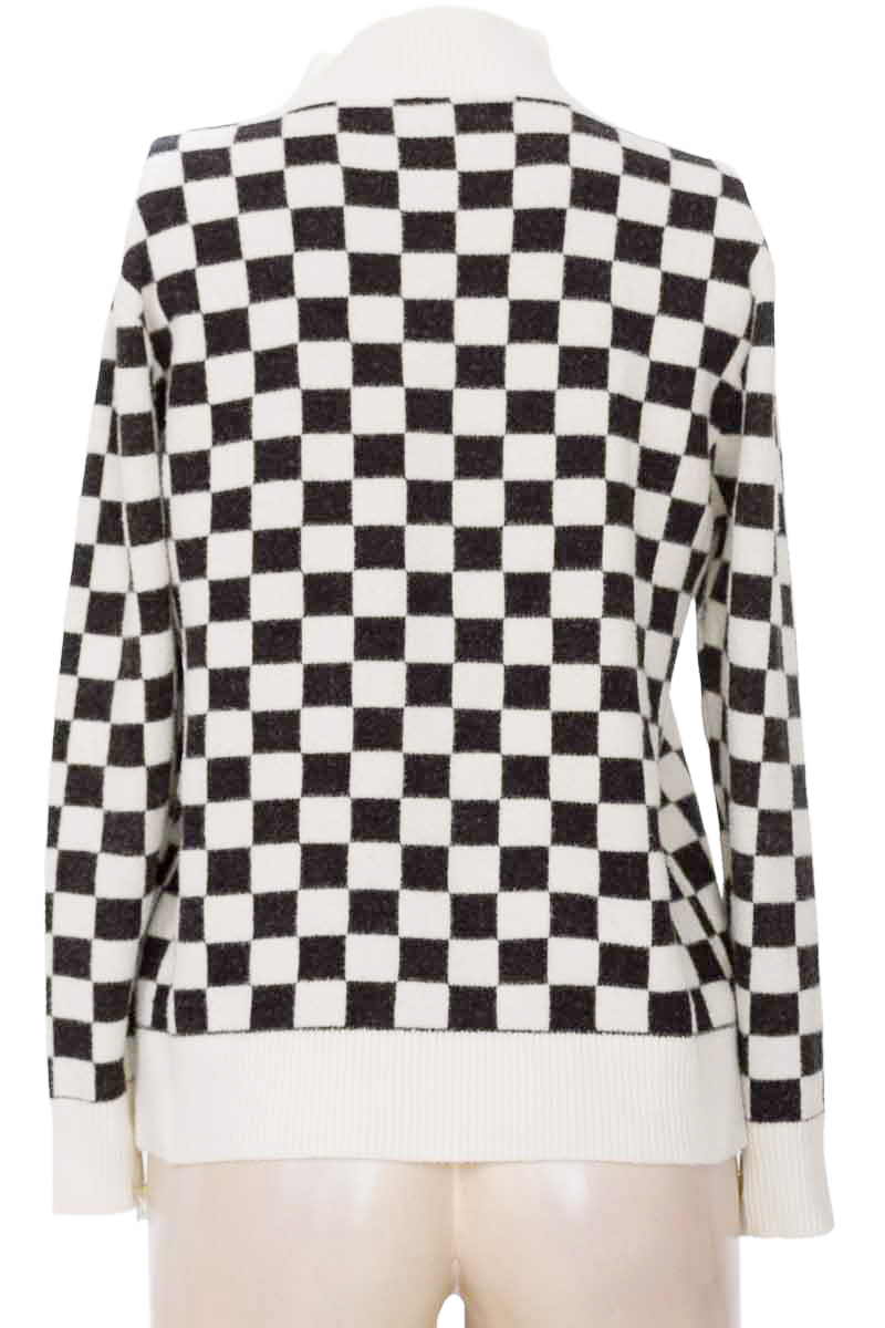 Sweater color Negro - Closeando