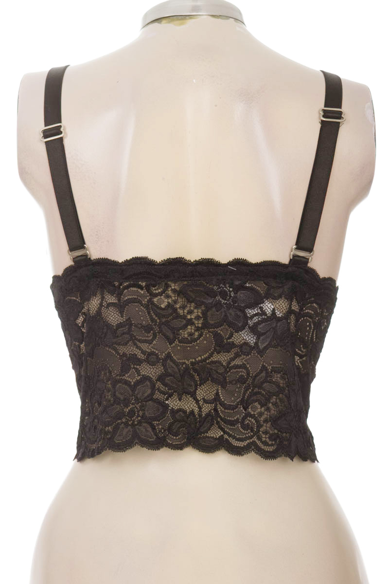 Top / Camiseta color Negro - Closeando