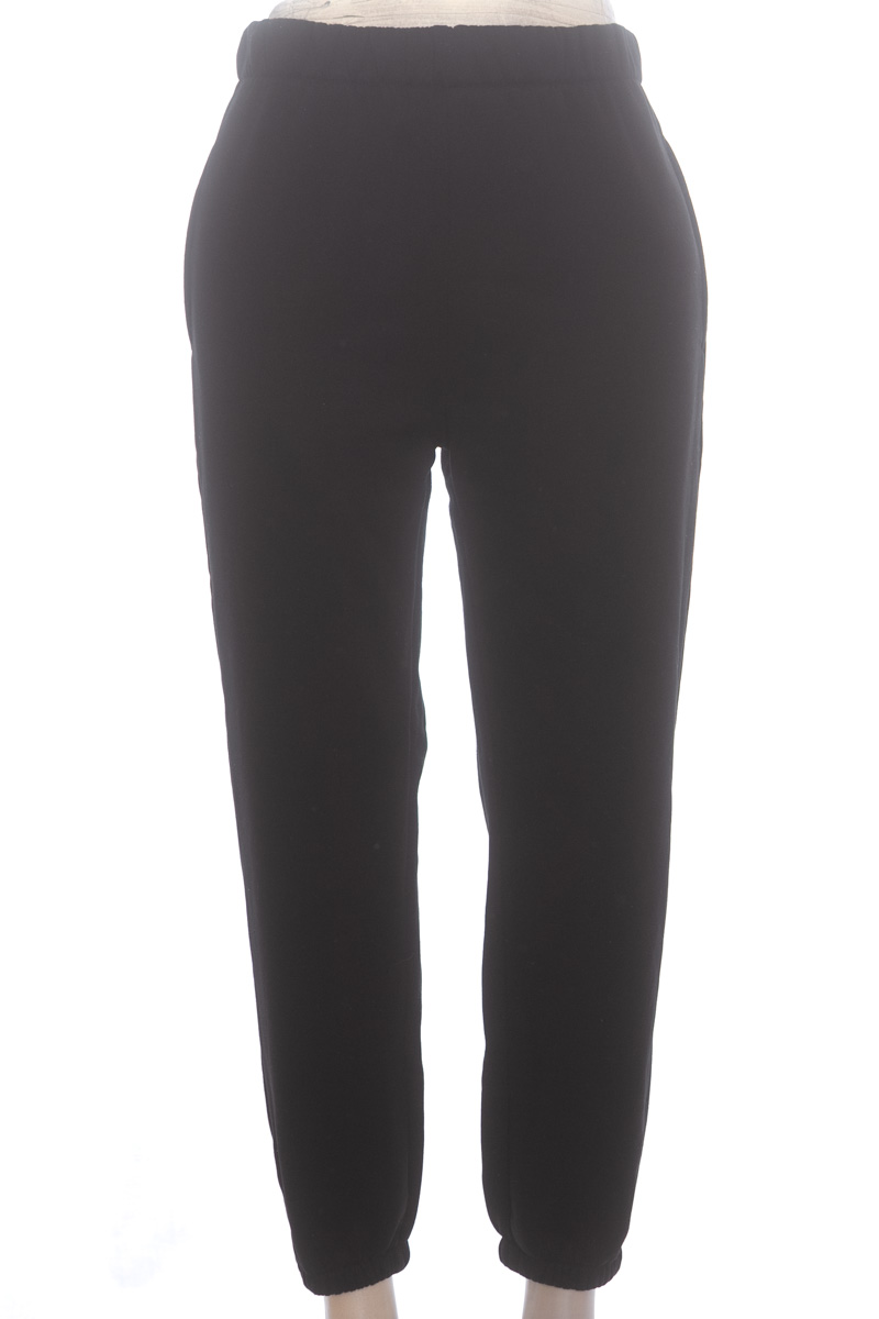 Ropa Deportiva / Salida de Baño color Negro - Closeando
