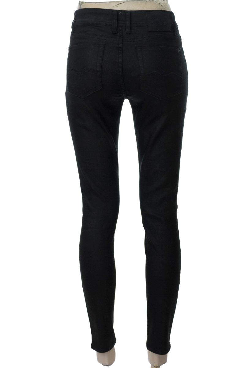 Pantalones color Negro - Chevignon