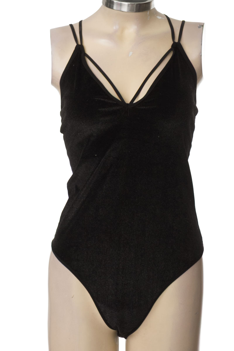 Top / Camiseta color Negro - Pacifika