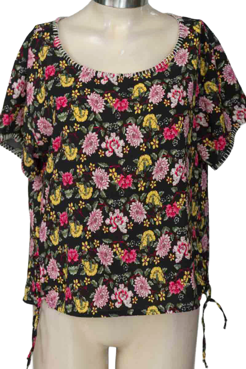 Top / Camiseta color Negro - Closeando