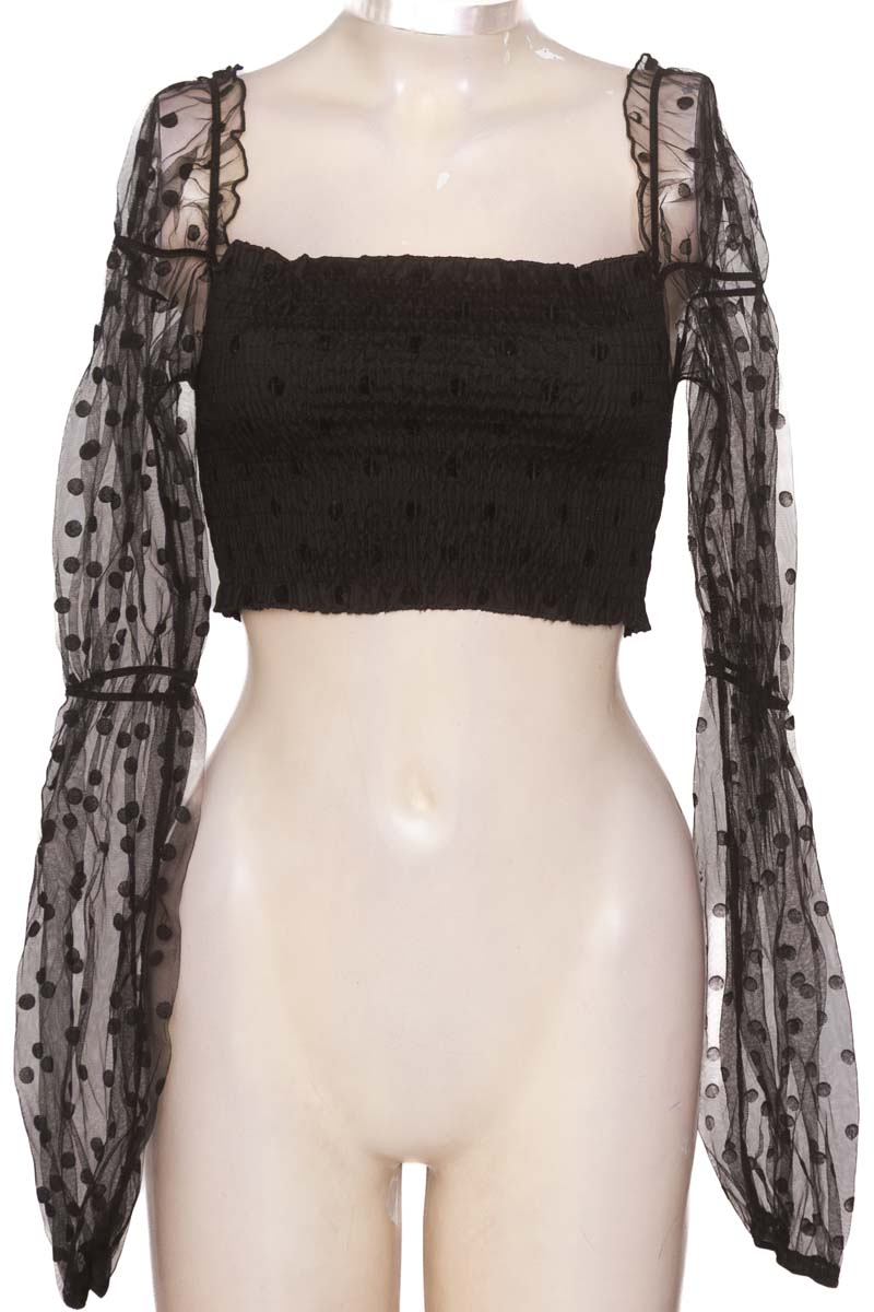 Top / Camiseta color Negro - Closeando