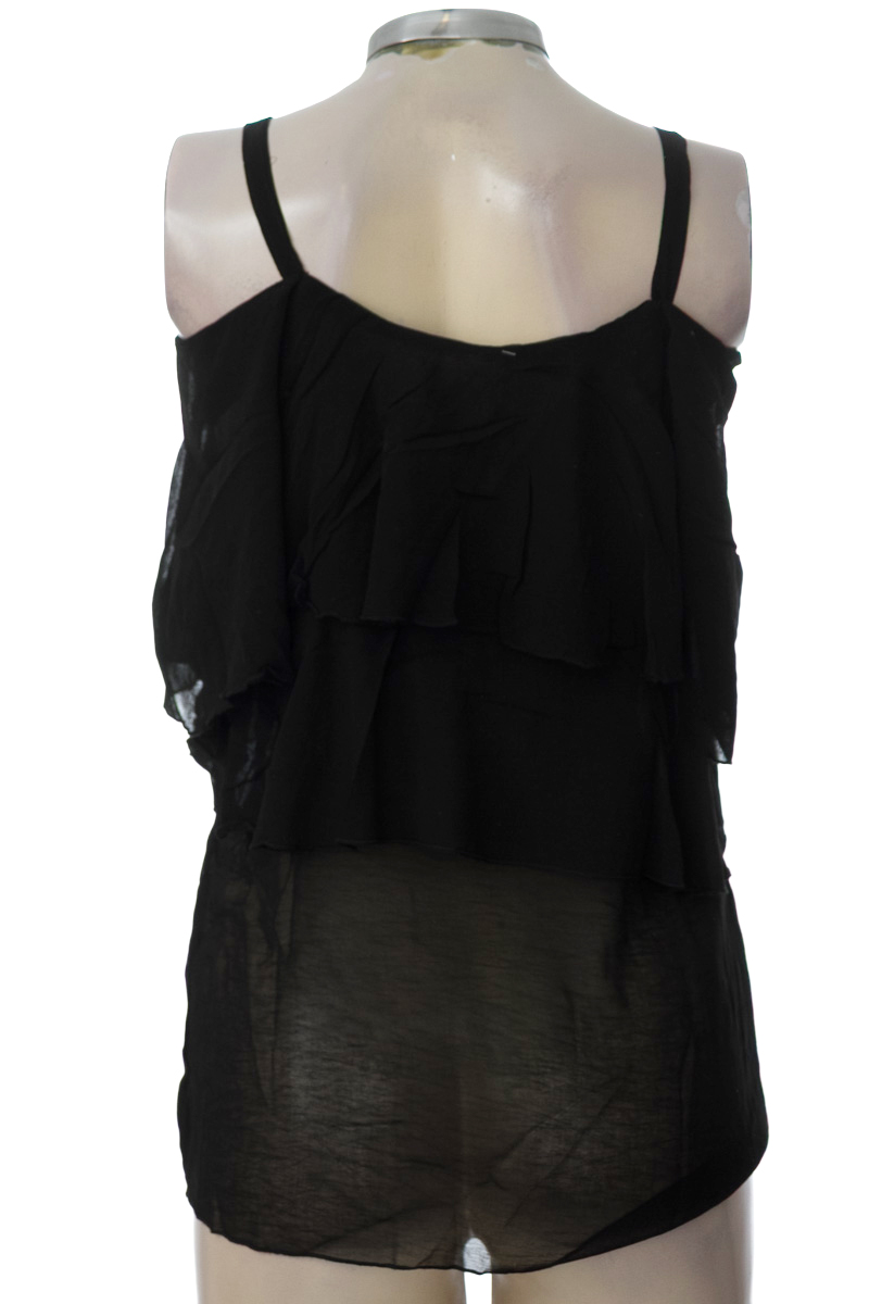 Top / Camiseta color Negro - Closeando