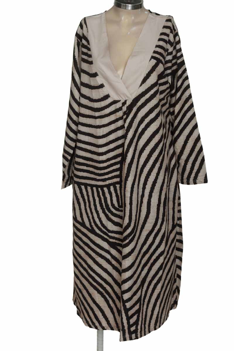 Vestido / Enterizo color Beige - Closeando