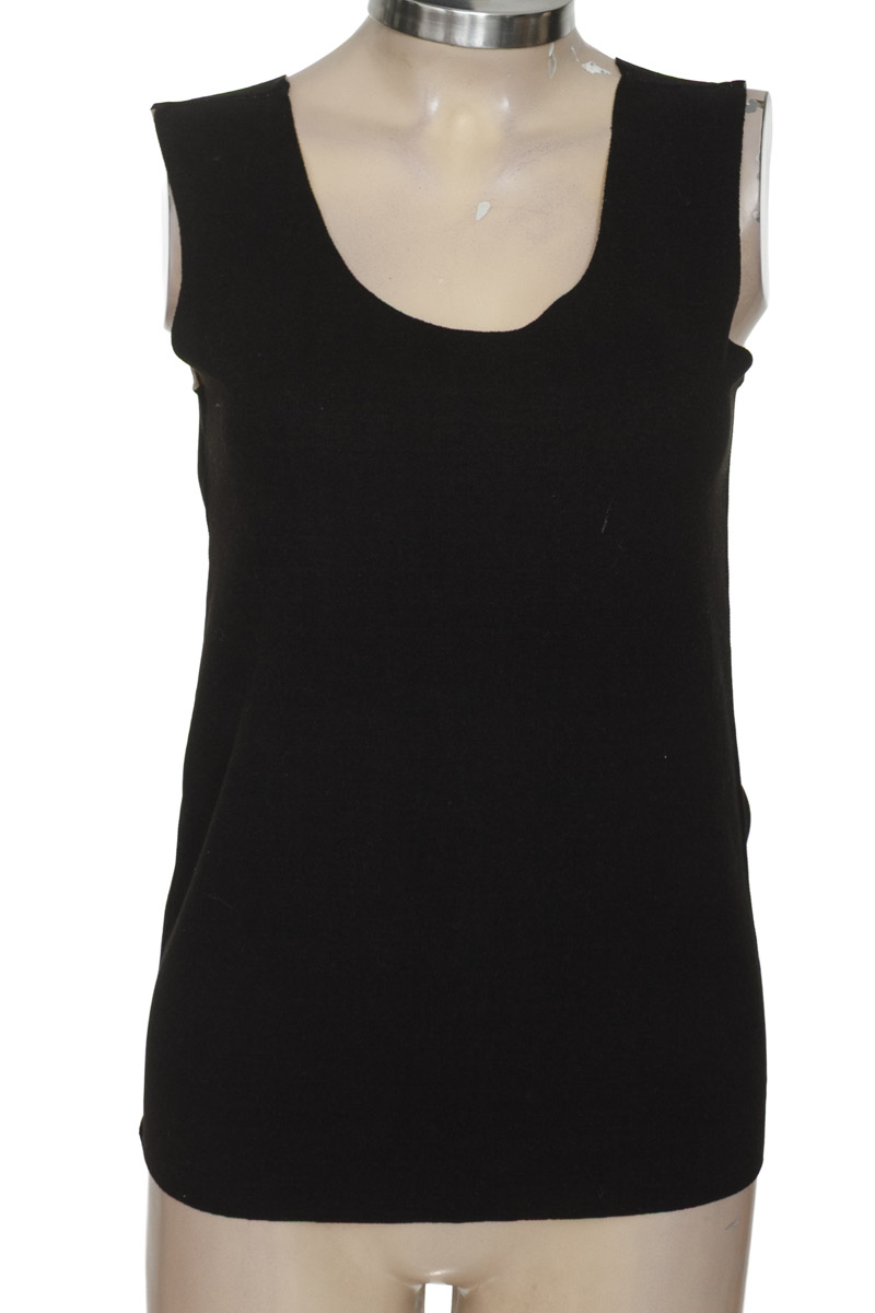 Top / Camiseta color Negro - Closeando