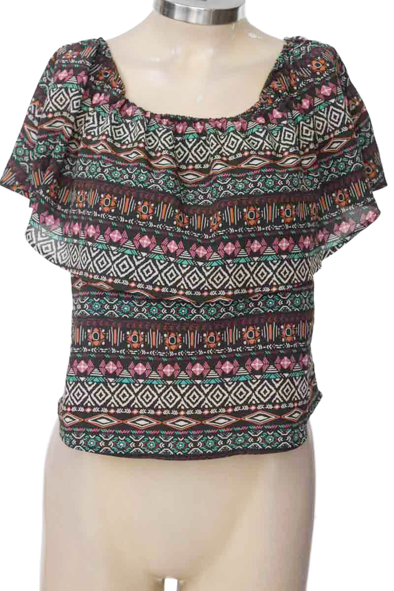 Top / Camiseta color Negro - Bkul Jns