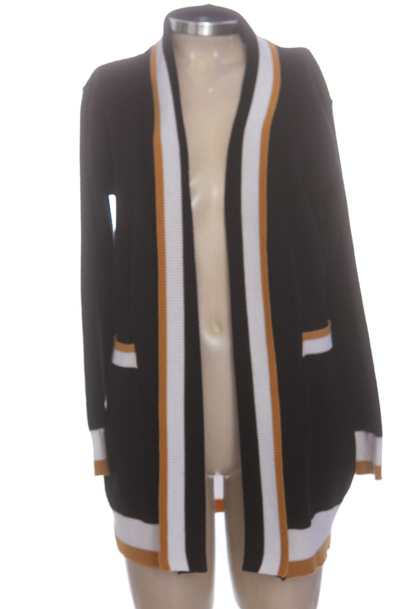 Sweater color Negro - Closeando