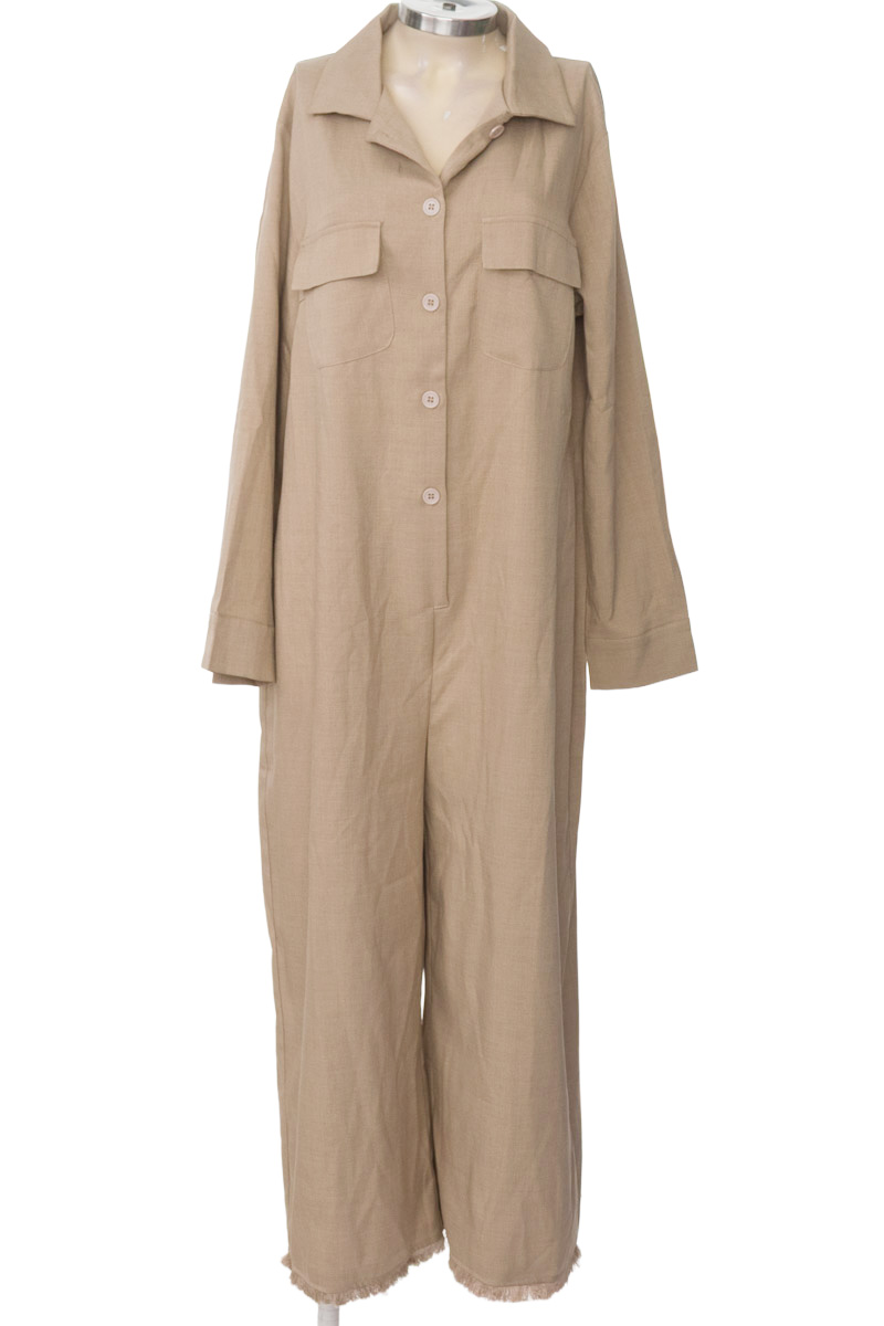 Vestido / Enterizo color Beige - Closeando