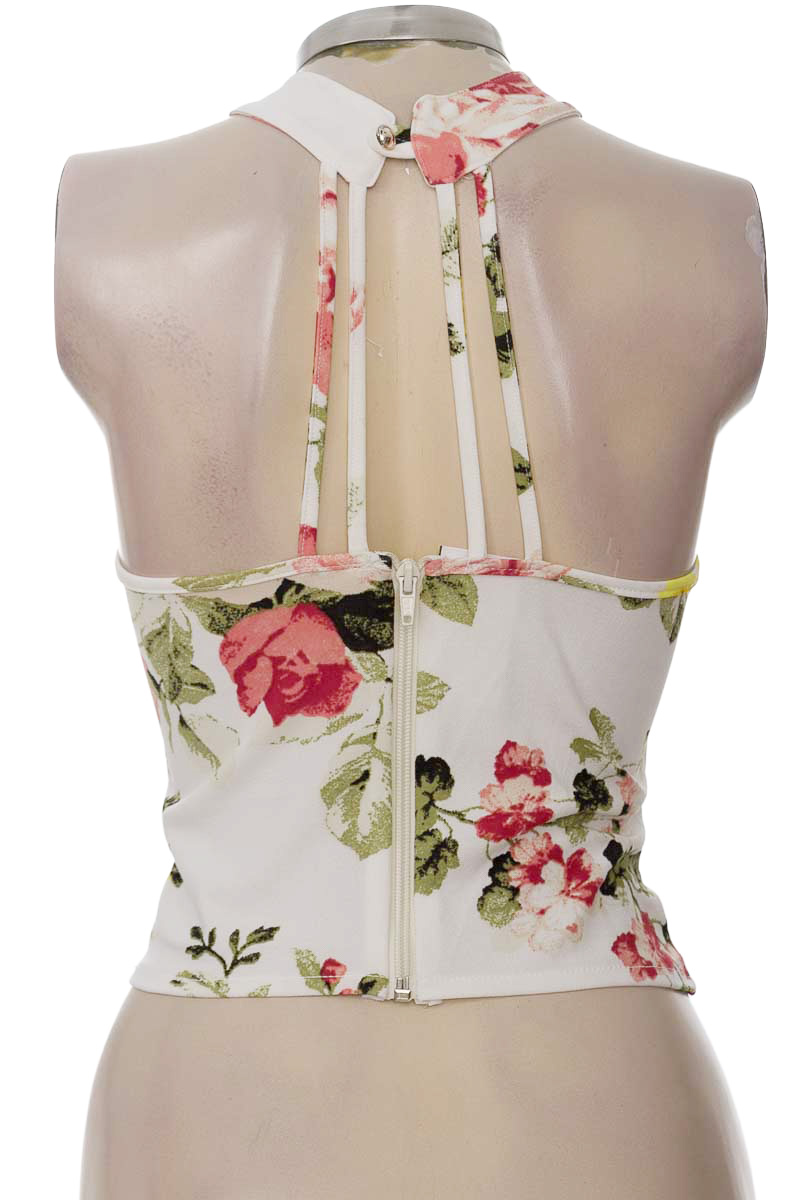 Top / Camiseta color Blanco - Closeando