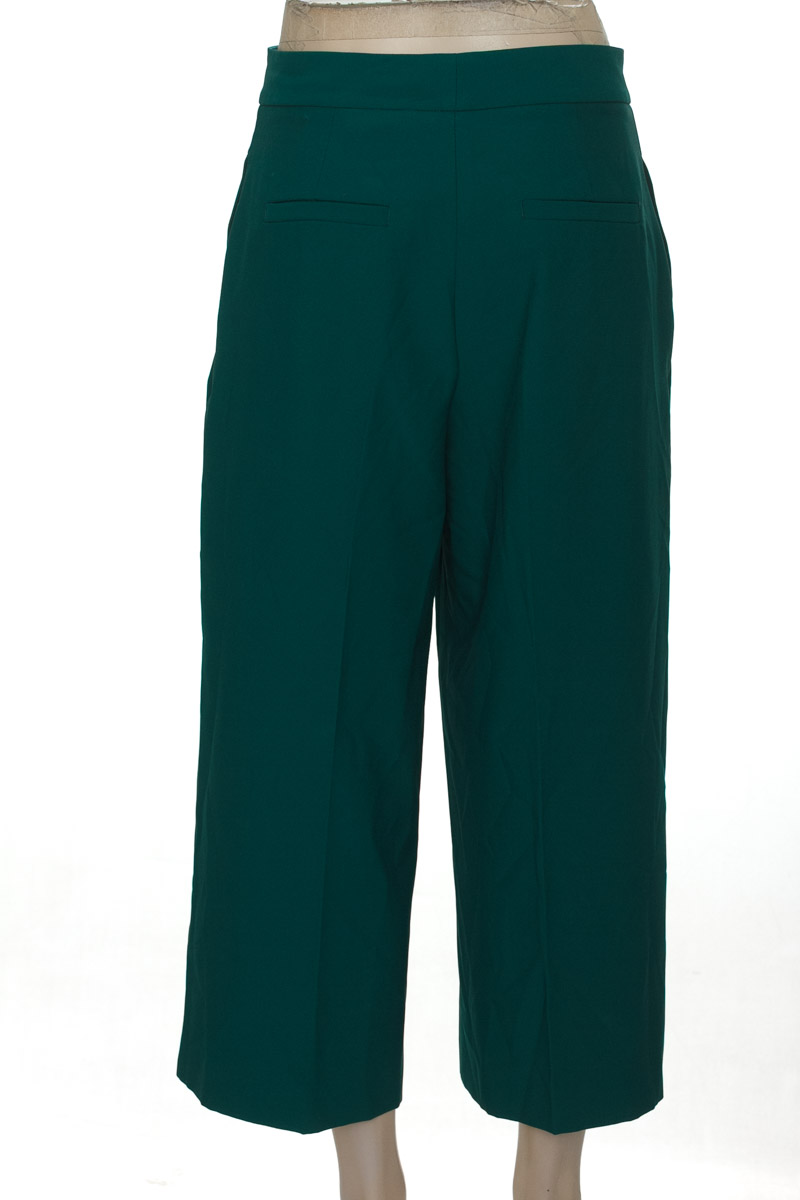 Pantalones color Verde - Zara