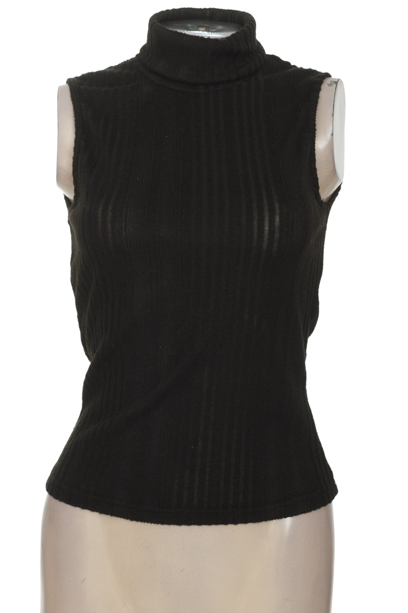 Top / Camiseta color Negro - Closeando