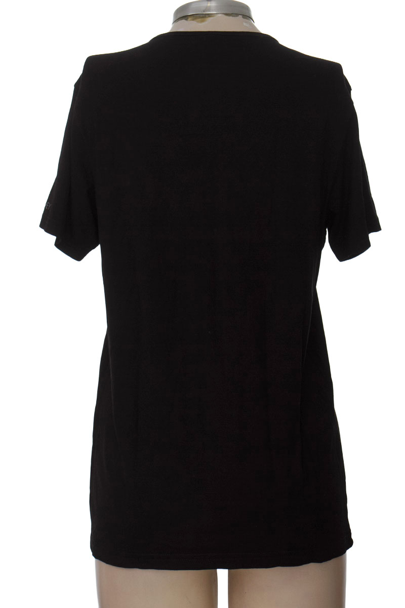 Top / Camiseta color Negro - Closeando