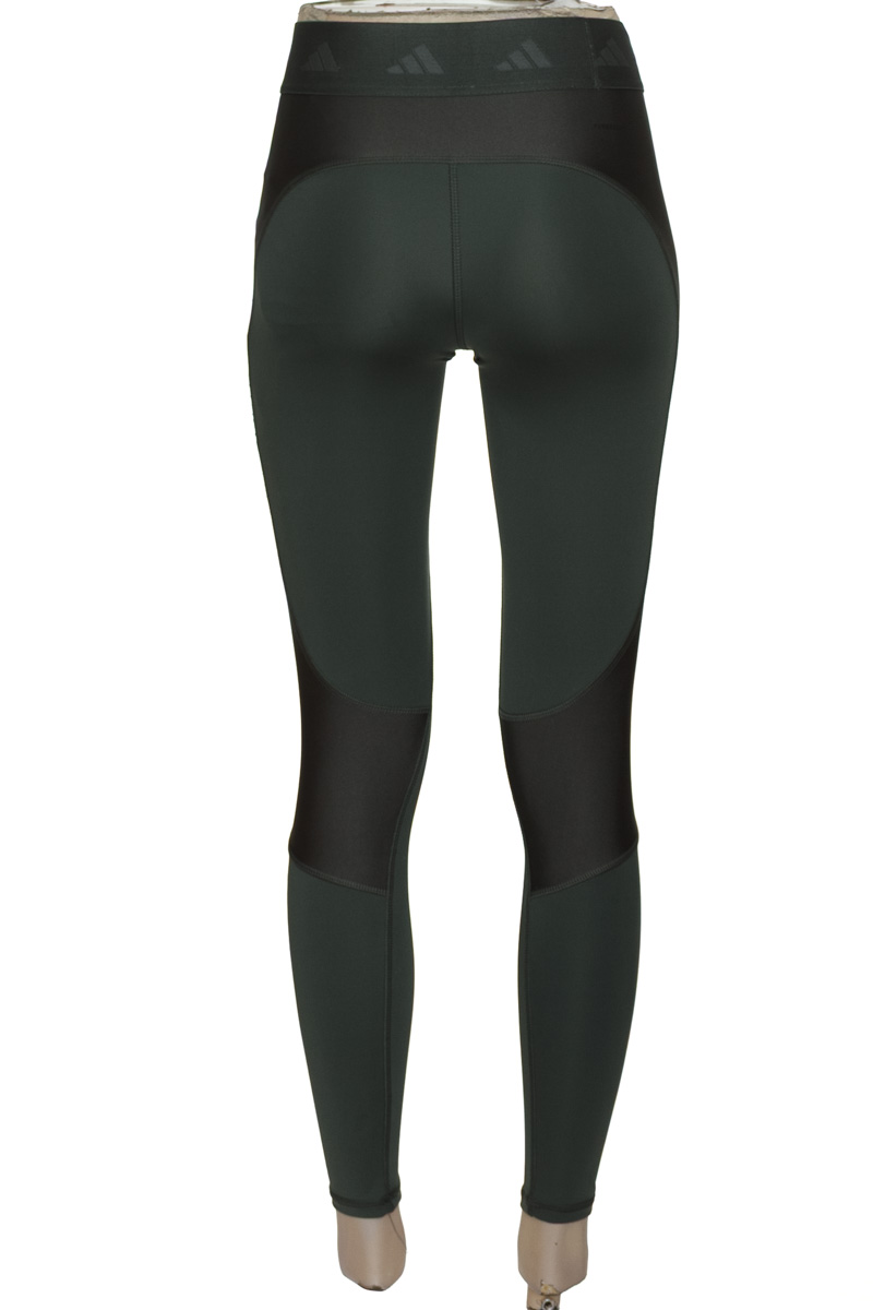 Ropa Deportiva / Salida de Baño color Verde - Adidas