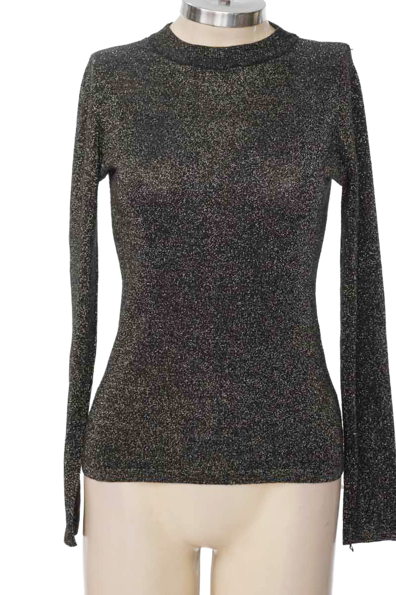 Top / Camiseta color Negro - Closeando