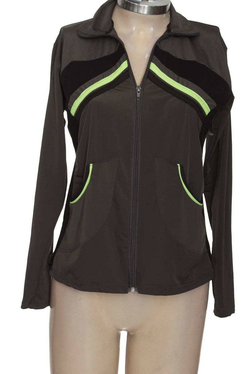 Ropa Deportiva / Salida de Baño color Gris - Closeando