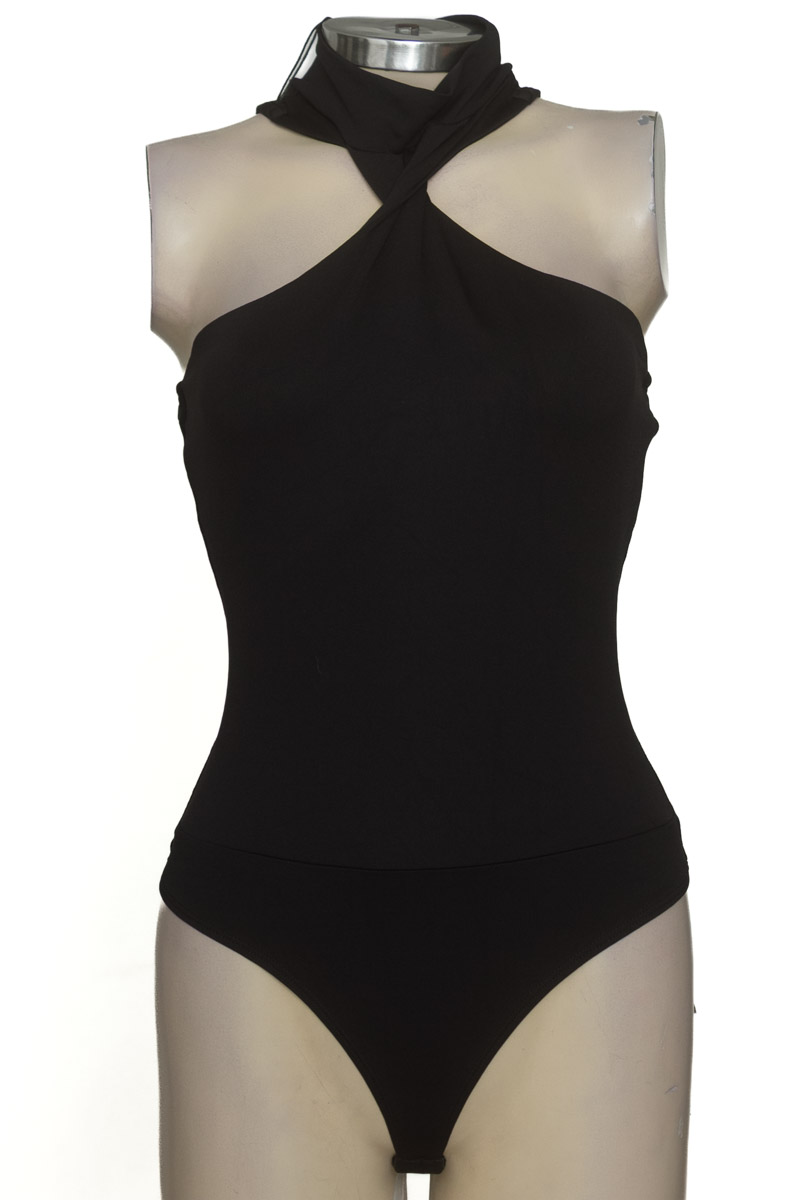 Top / Camiseta color Negro - Studio F