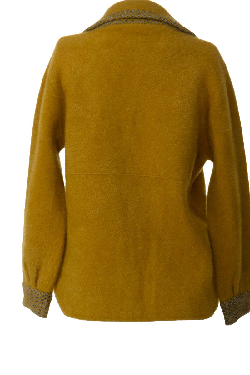 Sweater color Mostaza - Closeando