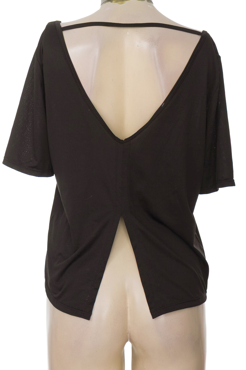 Ropa Deportiva / Salida de Baño color Negro - Closeando