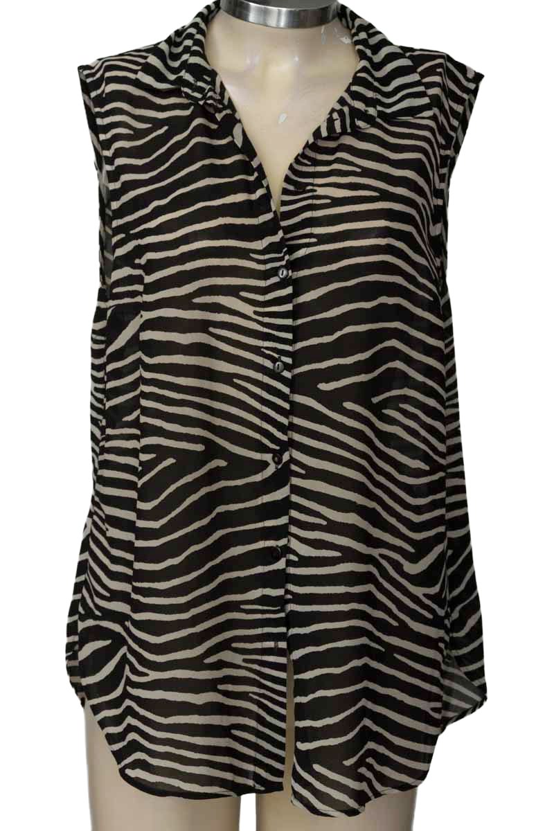 Top / Camiseta color Negro - Closeando