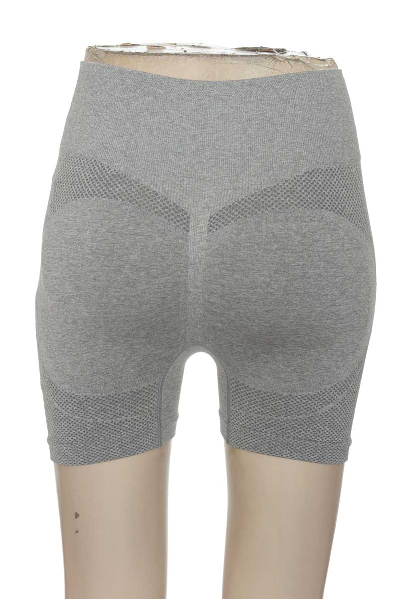Ropa Deportiva / Salida de Baño color Gris - Closeando