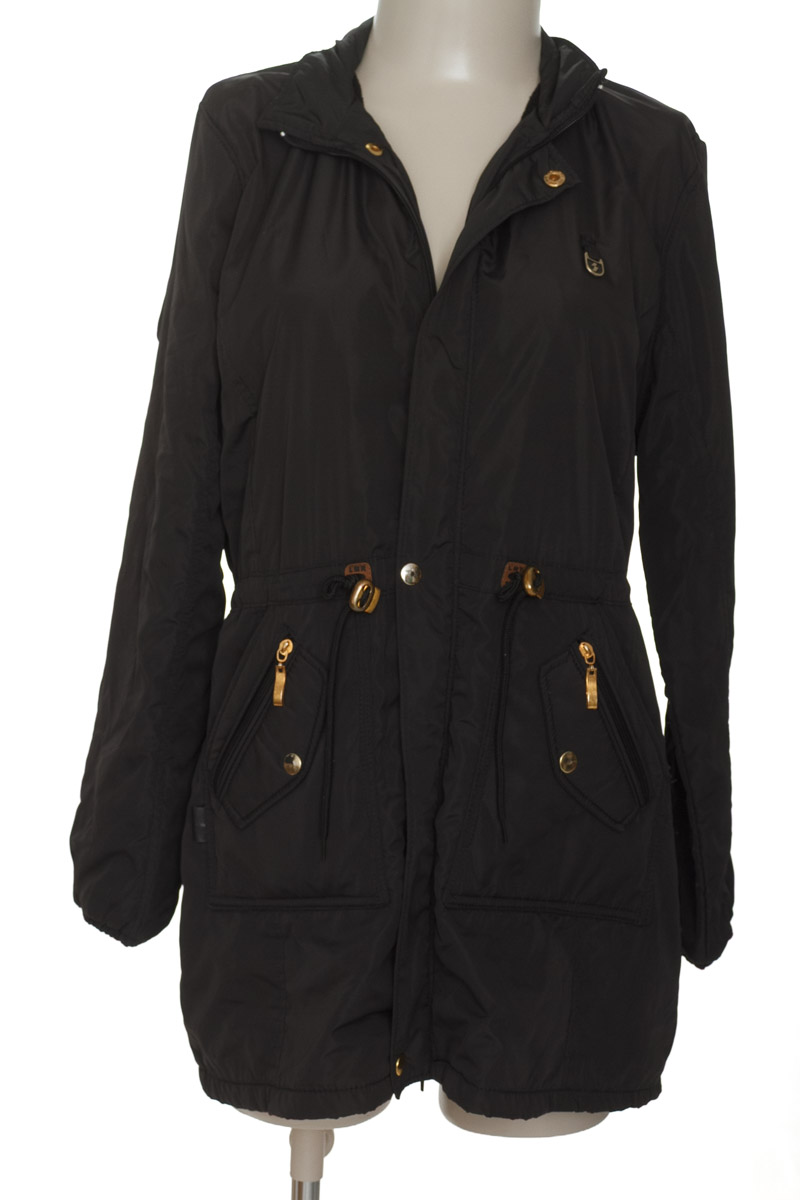 Chaqueta / Abrigo color Negro - Closeando